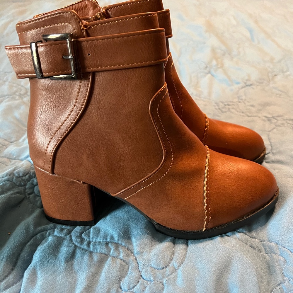 Cute booties size 6.5 NWT